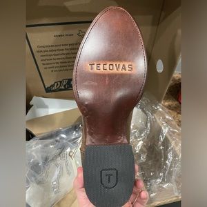 Tecovas Earle Roper in Cafe